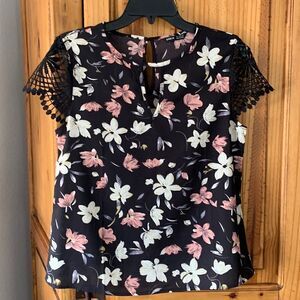 ****** 5 for $25 Shein lacy cap sleeve top.